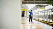  Pasca Insiden KA, Cleaning KAI Services Pulihkan Peron Bekasi Timur